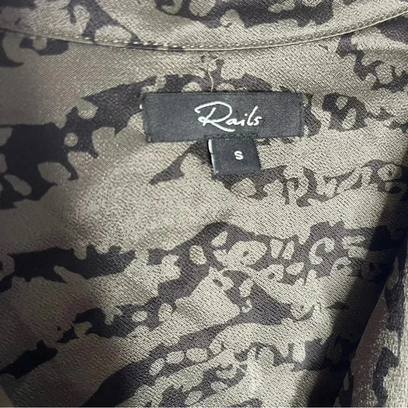 Rails Rebel Olive Button Down Shirt Spotted Tiger Stripe Size Small - Picture 8 of 10